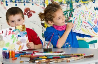 Dennennaald schilderen Kleurrijke herfstbomen • Blog voor kinderactiviteiten